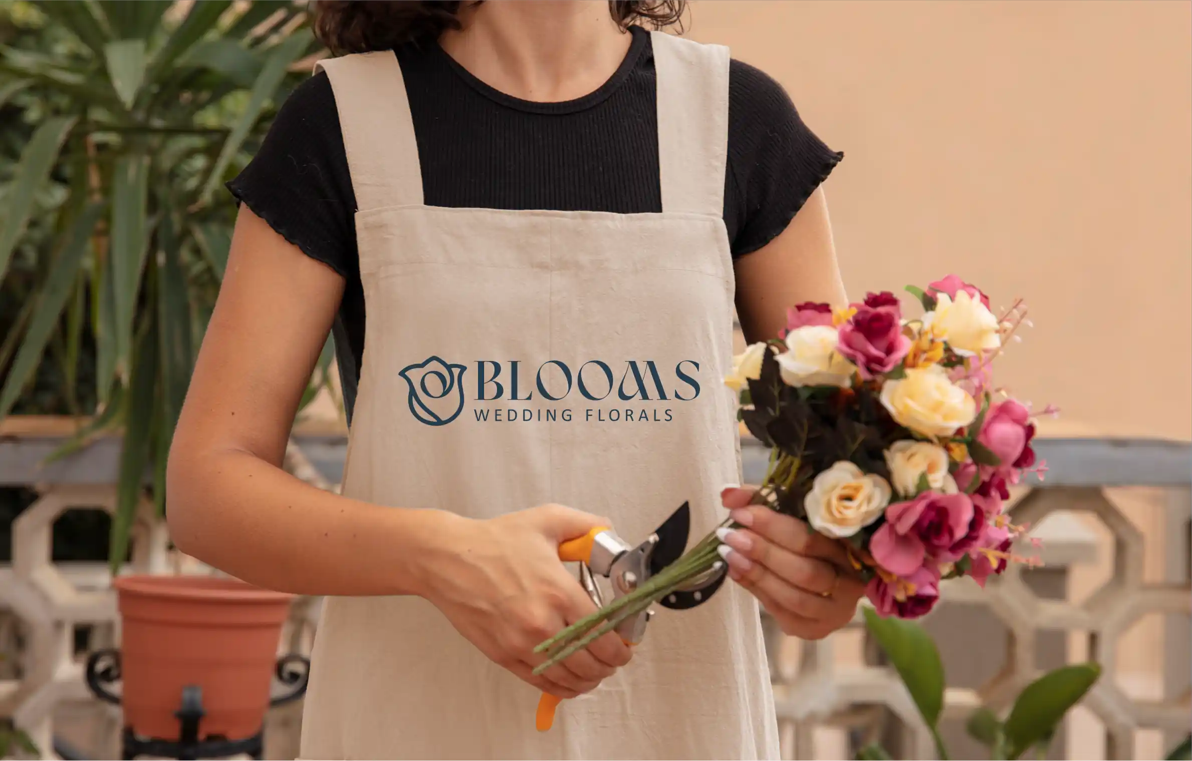 Diseño de logotipo y branding para floristería, transmitiendo elegancia y emoción en bodas.